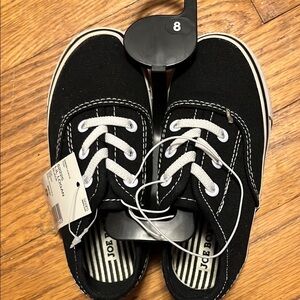 Joe Boxer Black and White Sneakers Classic Low-Top Design